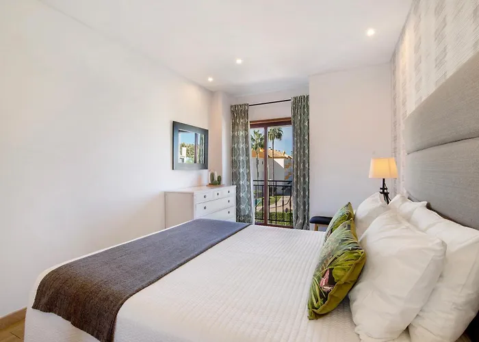 Διαμέρισμα Cosy With Pool 2